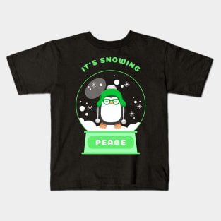 It Is Snowing Peace Penguin (Green) Kids T-Shirt